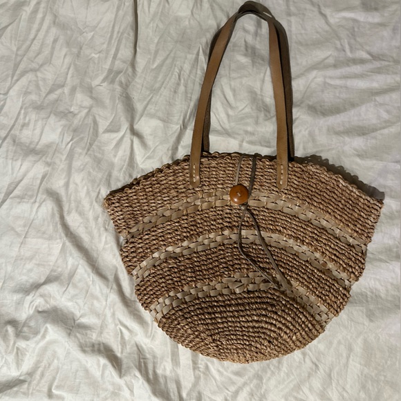 *Basket/bag with leather handle - Picture 3 of 7